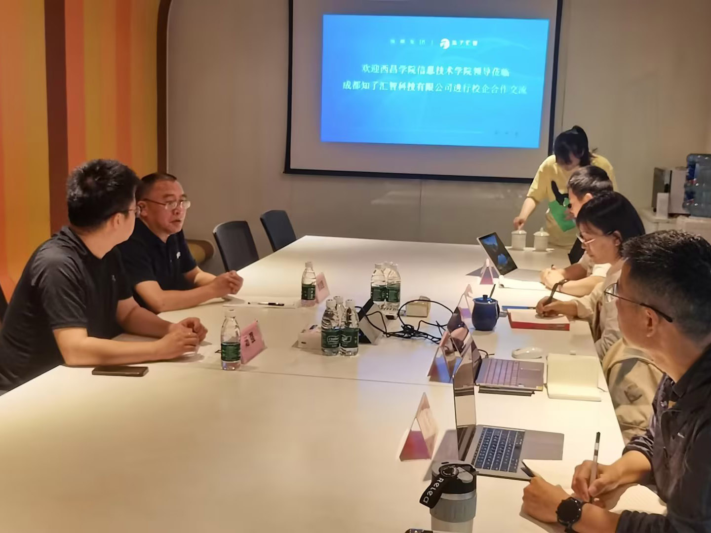西昌學院參訪公司